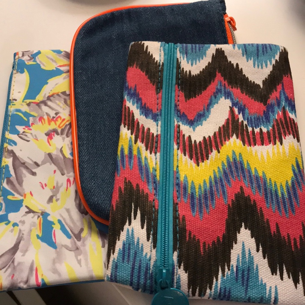 Set of 3 makeup bags / new